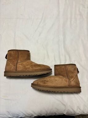 UGG Short Suede Boots - Chestnut/Tan